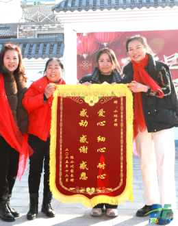 文艺汇演现场的新年特别礼物