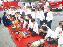 萌娃探秘消防站 安全技能带回家