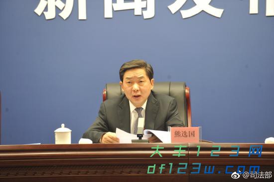 kSlP-fxpwyhw3926732.jpg