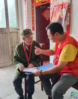 红色驿站组织志愿者开展看望慰问老党员公益活动