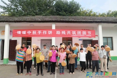 大桥镇手作大饼助残迎中秋