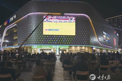 我区多地设观赛点引爆夜经济