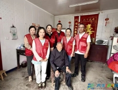 红色驿站开展“党旗飘扬迎端午 爱心帮扶暖特困”公益活动