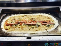 超长鸡蛋饼新鲜“出圈” 大丰新晋美食等你品尝