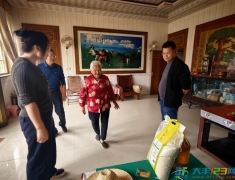大桥镇洋南村走访慰问高龄老人传递温情
