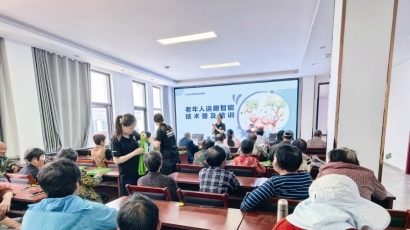 大桥镇开展老年人智能手机实操培训
