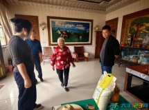 大桥镇洋南村走访慰问高龄老人传递温情