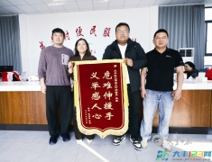 草堰镇成文村网格员王晨紧急施救突发脑溢血老人